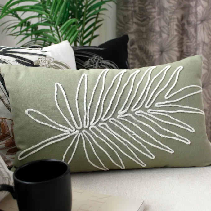 Coussin vert olive brodé