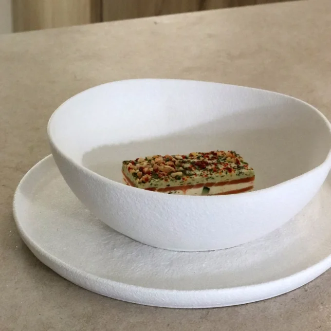 Assiette creuse snowstack en grès blanc mat