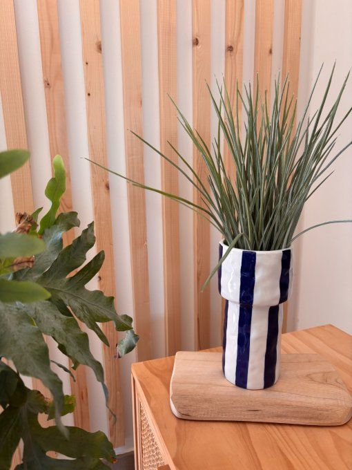 Vase rayé bleu 