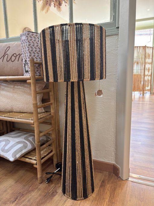 Lampadaire tressé