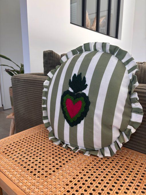 Coussin coeur kaki 
