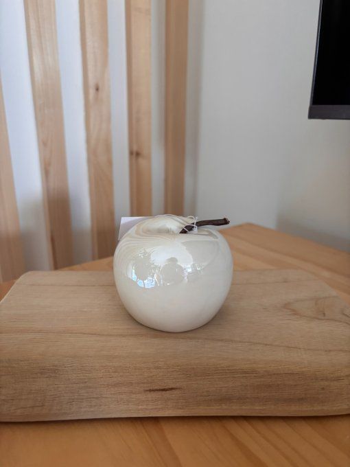 Objet pomme décorative blanche