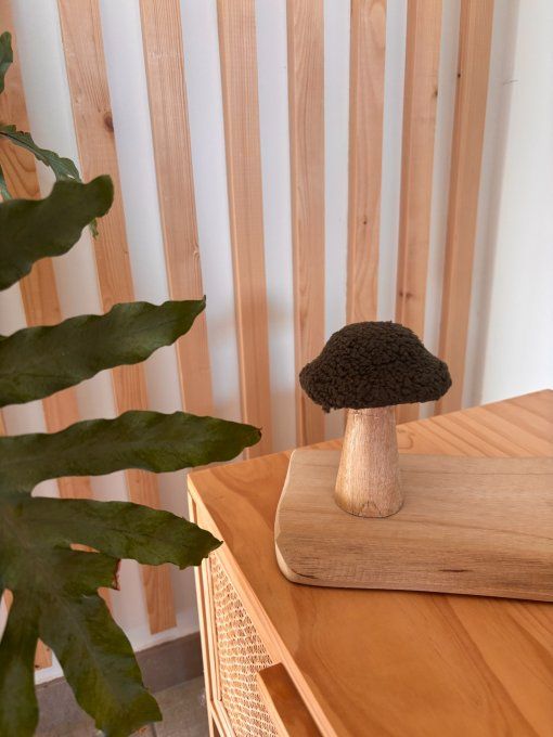 Champignon en bois de manguier vert